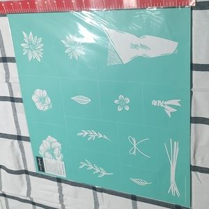 Chalk Couture Floral Bouquet